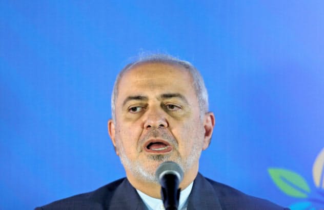 イランのザリフ外相は米メディアのインタビューにも応じている=ロイター イランのザリフ外相は米メディアのインタビューにも応じている=ロイター