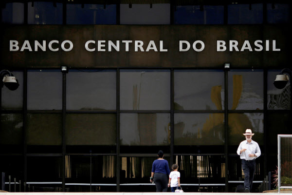 世界で緩和姿勢強まる ブラジルも利下げ 日本経済新聞
