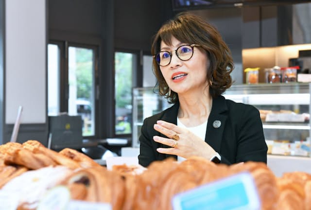 石川芳美さんはパリや東京でベーカリー18店を経営する