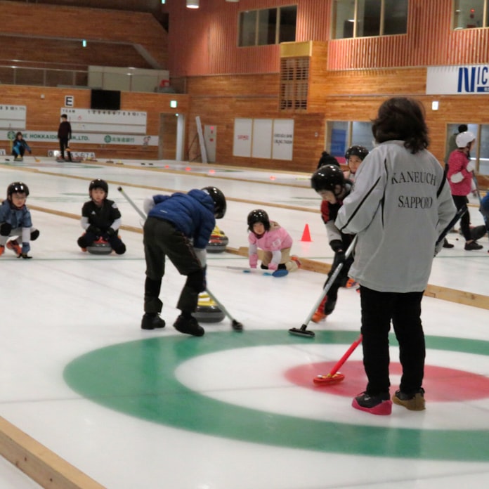 札幌のカーリング施設 初心者でも気軽に楽しめる 日本経済新聞 札幌のカーリング施設 初心者でも気軽に楽しめる 日本経済新聞