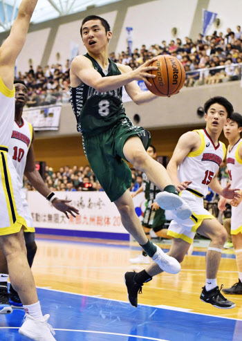 バスケ男子は福岡第一v 女子は桜花学園が連覇 高校総体 日本経済新聞 バスケ男子は福岡第一v 女子は桜花学園が連覇 高校総体 日本経済新聞