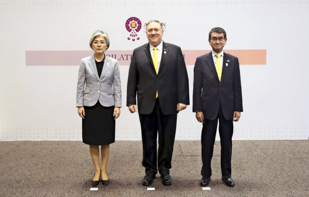 日米韓外相は2日に会談した=AP 日米韓外相は2日に会談した=AP