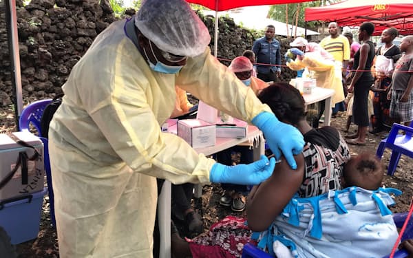 1日、コンゴ民主共和国東部ゴマでは住民へのワクチン投与が行われた=ロイター