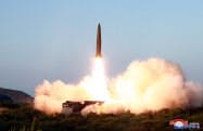 北朝鮮が7月25日に発射した短距離弾道ミサイル=朝鮮中央通信 北朝鮮が7月25日に発射した短距離弾道ミサイル=朝鮮中央通信