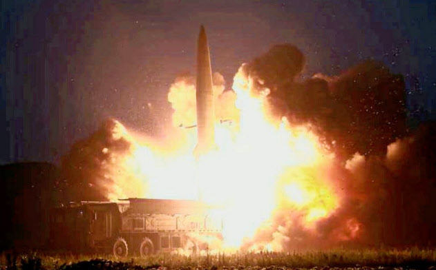 7日付の北朝鮮の労働新聞に掲載された「新型戦術誘導弾」の写真(コリアメディア提供・共同) 7日付の北朝鮮の労働新聞に掲載された「新型戦術誘導弾」の写真(コリアメディア提供・共同)
