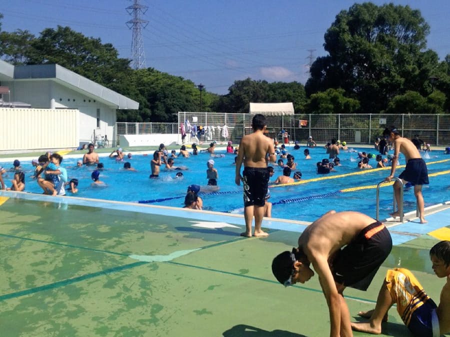 プールの日焼け止めng 学校現場 揺れる対応 日本経済新聞