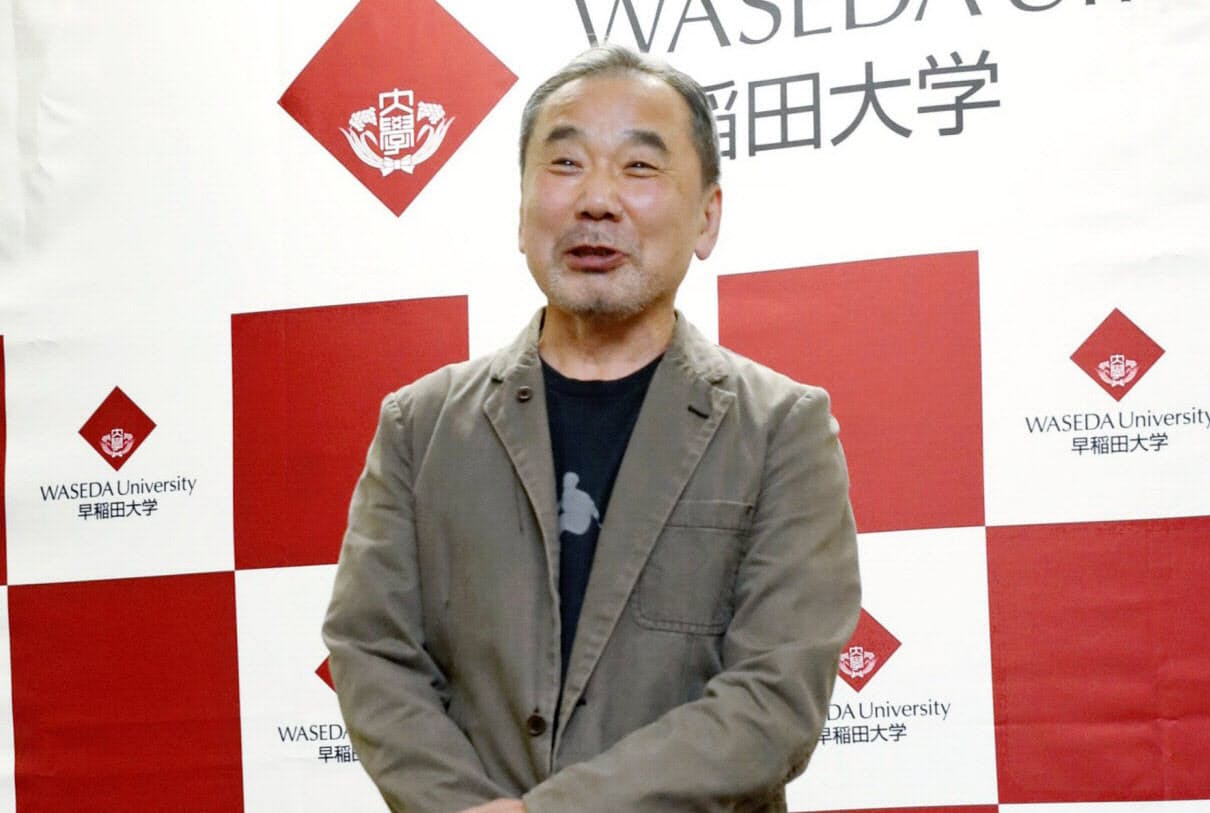 村上春樹 永遠の青春 の秘密はコットン スーツ Nikkei Style 村上春樹 永遠の青春 の秘密はコットン スーツ Nikkei Style