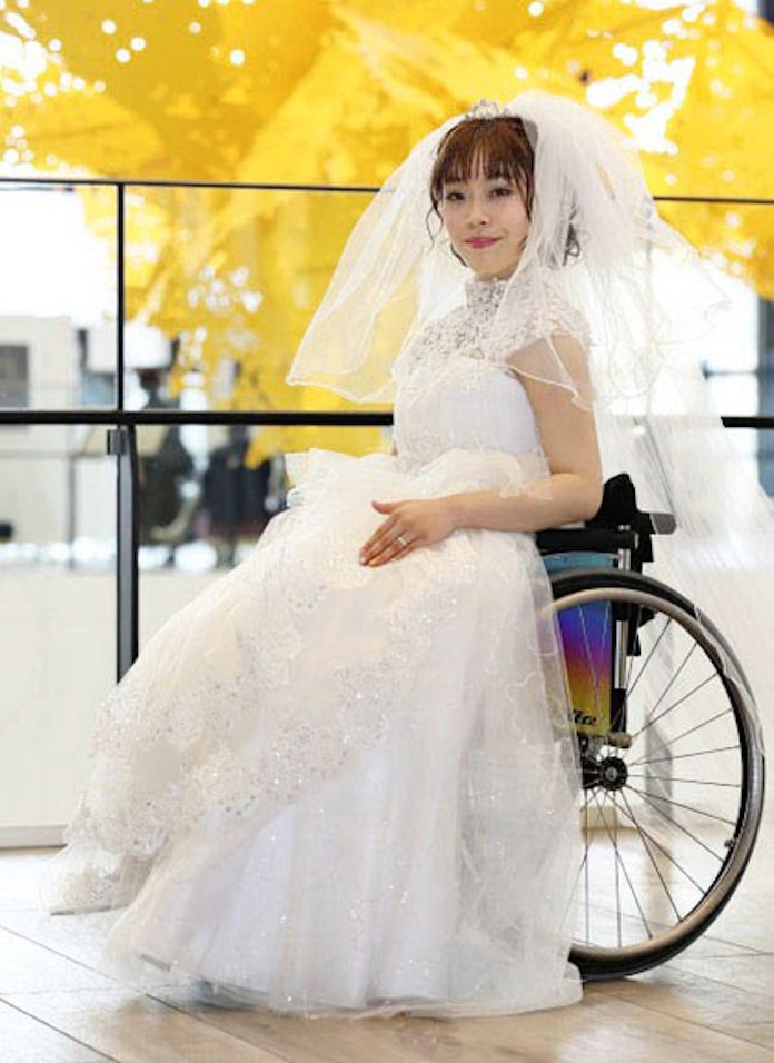 車いすの花嫁にドレスを ブランド立ち上げ 札幌 日本経済新聞 車いすの花嫁にドレスを ブランド立ち上げ 札幌 日本経済新聞