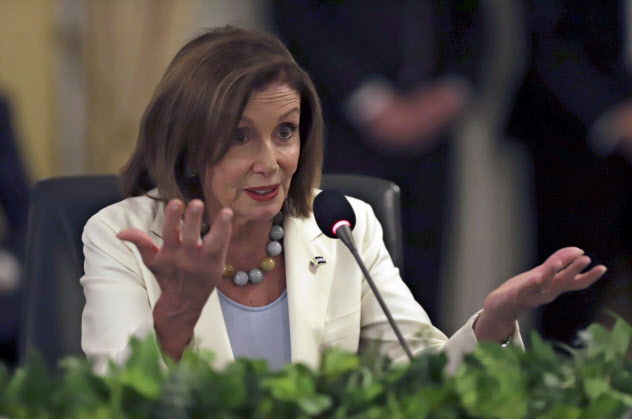 ペロシ米下院議長は北アイルランドの和平を定めたベルファスト合意の維持を米英FTAの前提とする=AP ペロシ米下院議長は北アイルランドの和平を定めたベルファスト合意の維持を米英FTAの前提とする=AP
