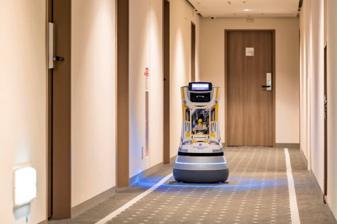 ロボットがルームサービス 新宿ワシントン本館で 日本経済新聞