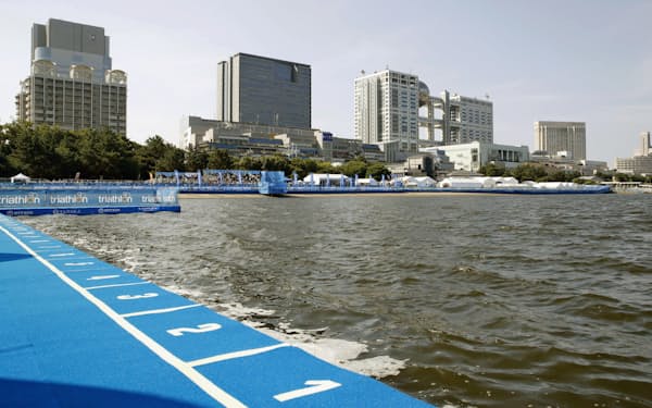 水質悪化でスイムが中止になったパラトライアスロンW杯のコース（17日、東京・お台場海浜公園）=共同