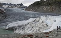 ローヌ氷河には巨大な断熱シートが覆われている