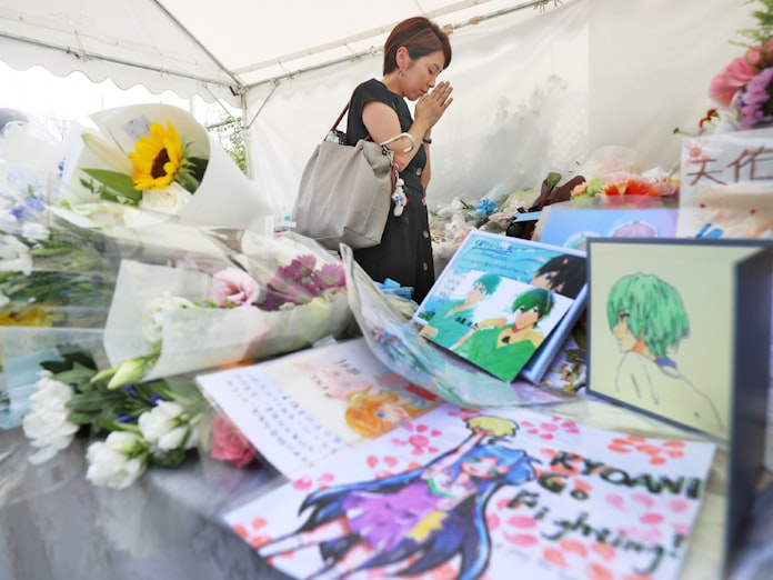 京アニ献花台 25日で終了へ 国内外の励ましに感謝 日本経済新聞 京アニ献花台 25日で終了へ 国内外の励ましに感謝 日本経済新聞