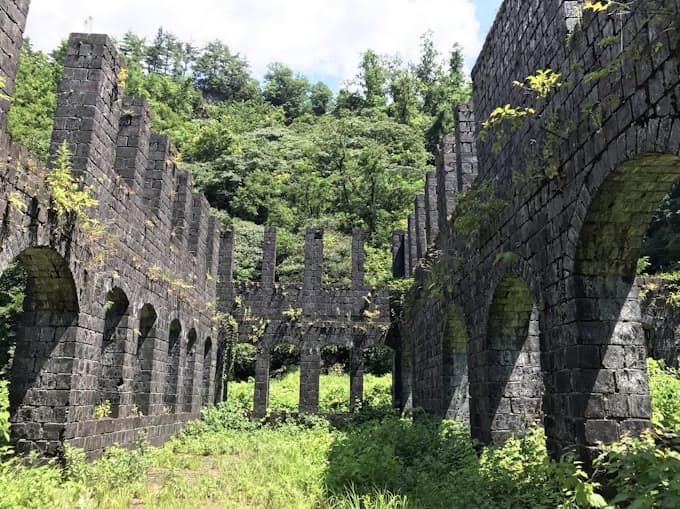 持倉鉱山跡 新潟県阿賀町 近代産業支えた精錬遺構 日本経済新聞