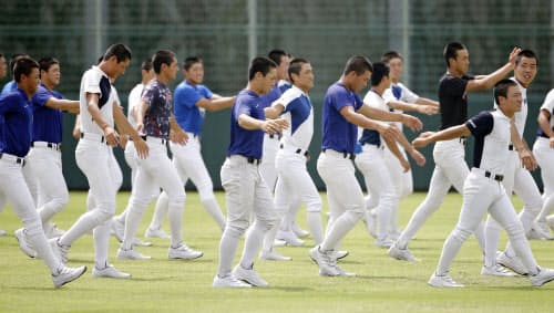 履正社 星稜 初優勝かけ22日に決勝 夏の甲子園 写真 共同 日本経済新聞