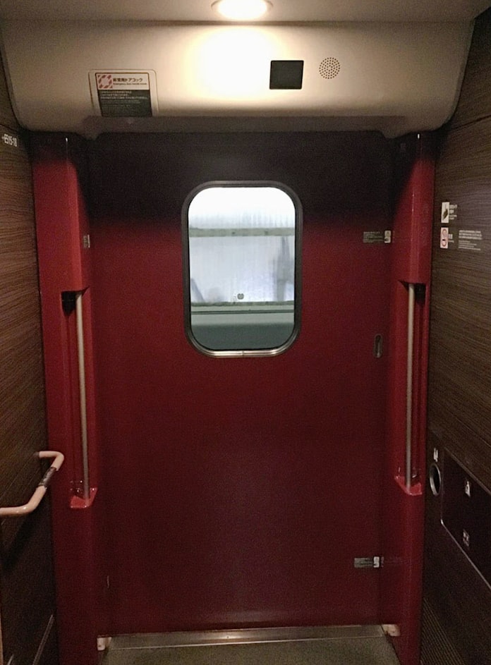 東北新幹線 280キロ走行中にドア開く コック閉め忘れ 日本経済新聞 東北新幹線 280キロ走行中にドア開く コック閉め忘れ 日本経済新聞