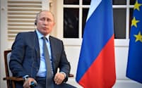 ロシアのプーチン大統領はG20などG7以外の枠組みを重視する考えを示した（19日、フランス南部ブレガンソン）=ロイター