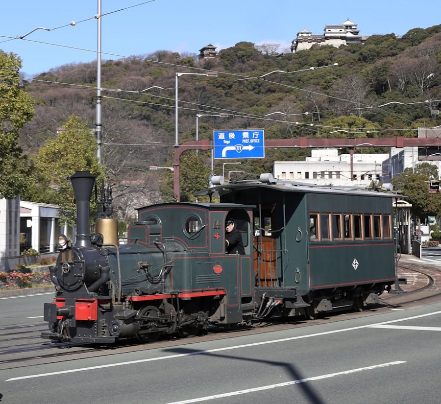 伊予鉄 消費増税で10円値上げ 初乗りと市内除く 日本経済新聞