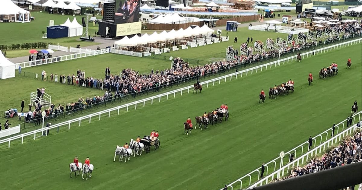 英国で多頭数競馬 覚えにくい馬名 実況に大苦戦 日本経済新聞 英国で多頭数競馬 覚えにくい馬名 実況に大苦戦 日本経済新聞