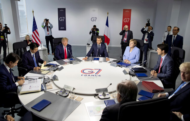 仏ビアリッツで開いたG7サミットは、貿易戦争などの打開策を示せなかった=ロイター 仏ビアリッツで開いたG7サミットは、貿易戦争などの打開策を示せなかった=ロイター