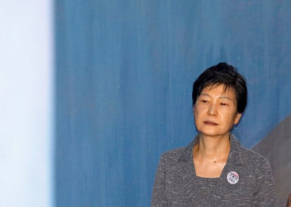 韓国最高裁は29日、韓国の前大統領、朴槿恵被告に収賄罪が成立すると判断した(ソウル、写真は2017年8月)=ロイター