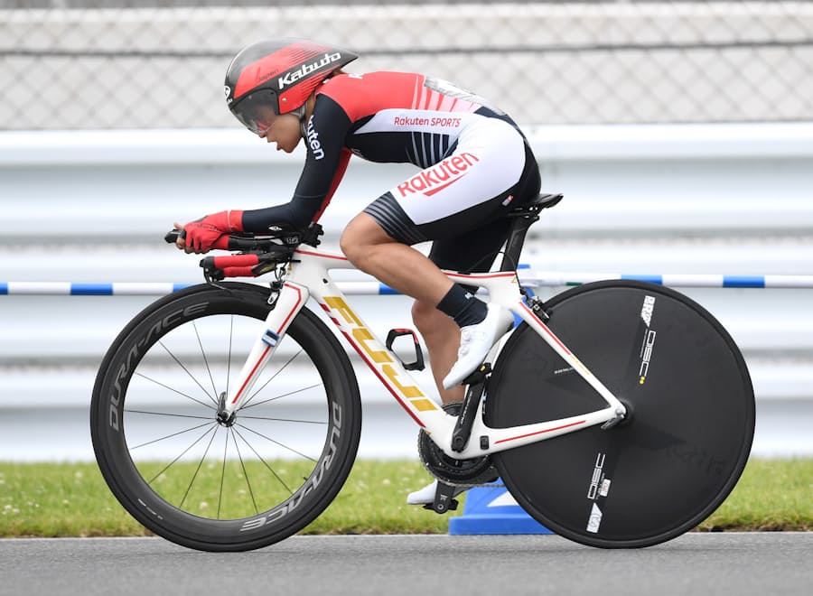 48歳杉浦 初舞台へギア パラ自転車世界王者 日本経済新聞