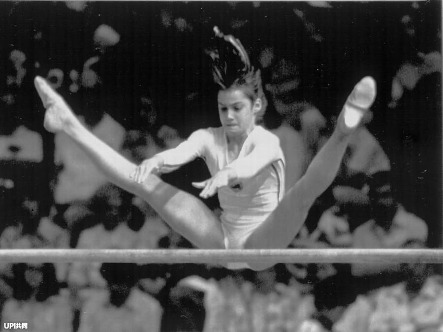 白い妖精 コマネチ満点 1976年モントリオール五輪 日本経済新聞