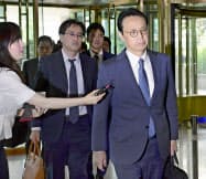 29日、ソウルの韓国外務省に入る外務省の金杉憲治アジア大洋州局長(手前)(共同) 29日、ソウルの韓国外務省に入る外務省の金杉憲治アジア大洋州局長(手前)(共同)