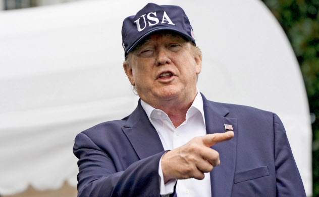 1日、ホワイトハウスで記者団に語るトランプ氏=ロイター 1日、ホワイトハウスで記者団に語るトランプ氏=ロイター