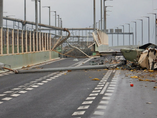 18年台風21号から1年 暴風 関空水没を振り返る 日本経済新聞