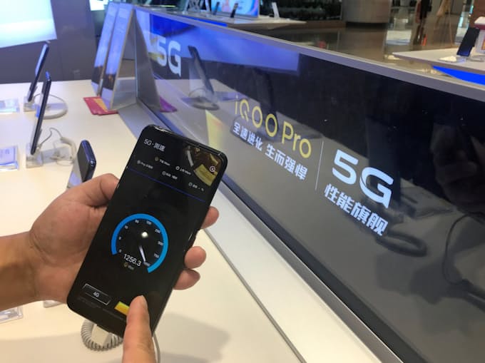 中国スマホ大手vivoも5g機種 競合より4割安く 日本経済新聞