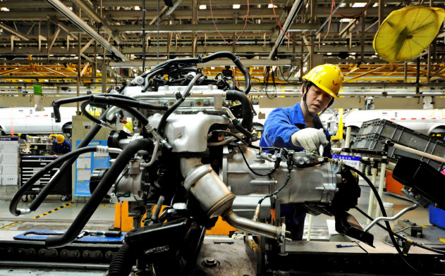 中国企業は海外企業をM&Aすることで技術を取り込んできた(山東省の自動車工場)=ロイター 中国企業は海外企業をM&Aすることで技術を取り込んできた(山東省の自動車工場)=ロイター