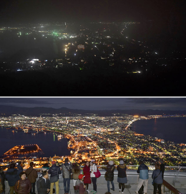 停電が続く6日夜に北海道函館市の函館山から見た夜景。下は2015年11月の様子 停電が続く6日夜に北海道函館市の函館山から見た夜景。下は2015年11月の様子