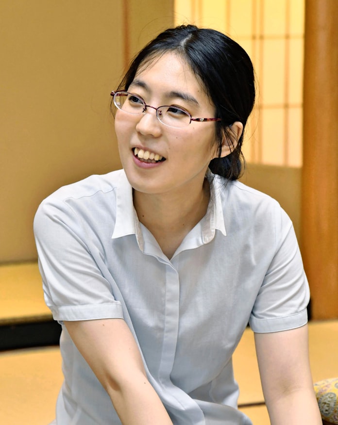 里見 初の女流六冠に 将棋7タイトル残りは1 日本経済新聞 里見 初の女流六冠に 将棋7タイトル残りは1 日本経済新聞