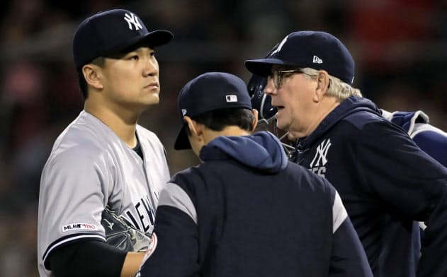 青木 要所でビッグプレー 攻守に貢献 写真 共同 日本経済新聞