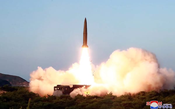 7月25日に北朝鮮が発射した短距離弾道ミサイル=朝鮮中央通信