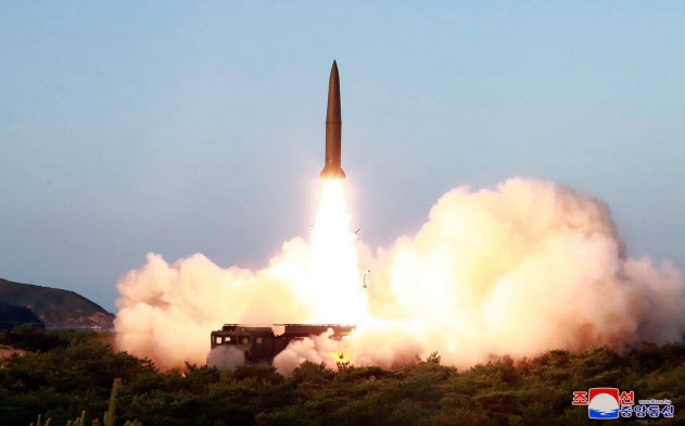 7月25日に北朝鮮が発射した短距離弾道ミサイル=朝鮮中央通信 7月25日に北朝鮮が発射した短距離弾道ミサイル=朝鮮中央通信