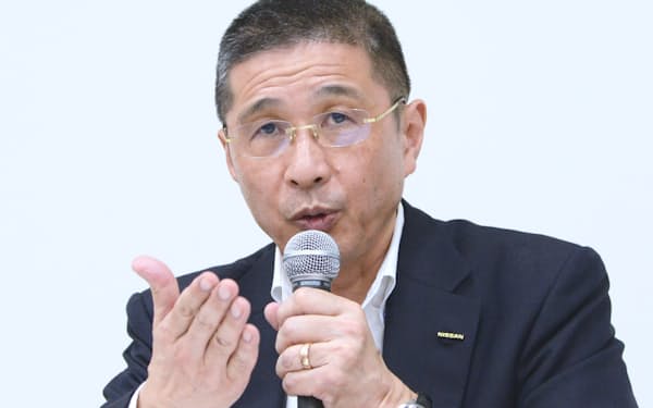 辞任を表明する日産自動車の西川社長（9日、横浜市）
