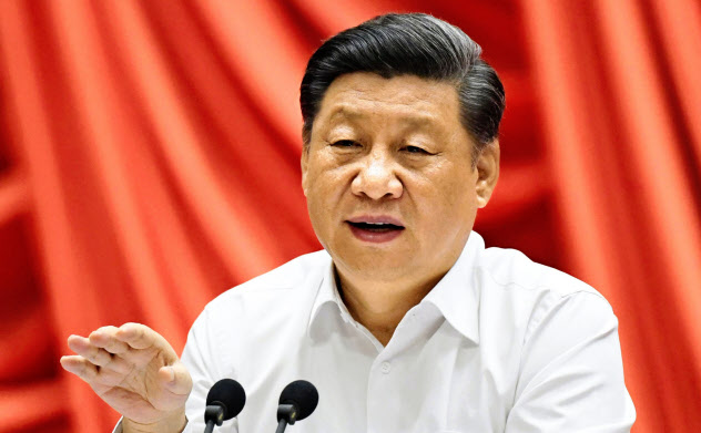 中国共産党の中央党学校で50回以上も「闘争」という言葉を使って演説した習近平国家主席(3日、北京)=新華社・共同 中国共産党の中央党学校で50回以上も「闘争」という言葉を使って演説した習近平国家主席(3日、北京)=新華社・共同