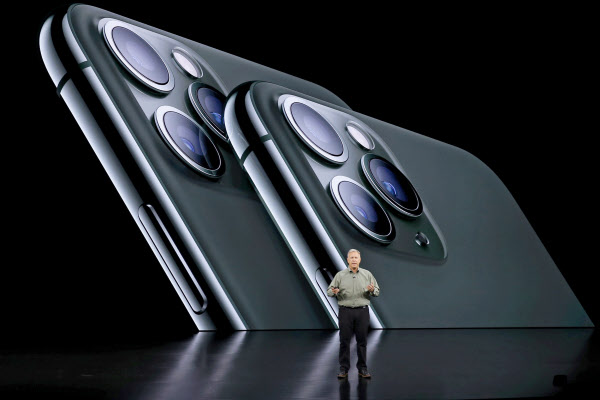アップル 体力勝負へ スマホも動画も低価格戦略 日本経済新聞 アップル 体力勝負へ スマホも動画も低価格戦略 日本経済新聞