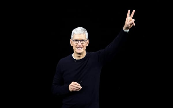 iPhone新製品発表イベントに登壇した米アップルのティム・クック最高経営責任者