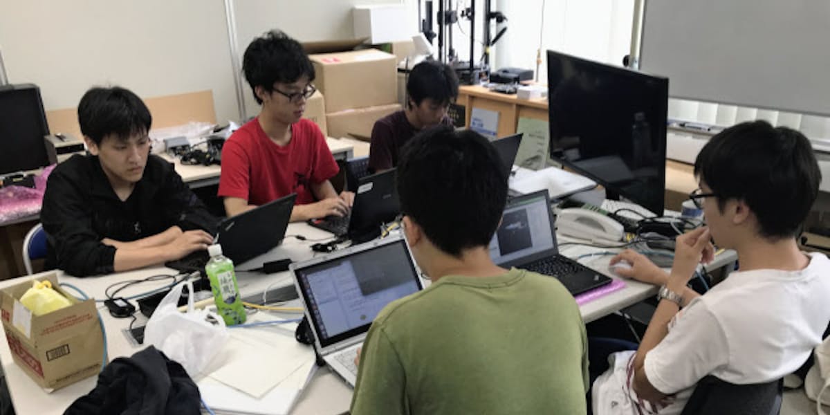 3次元計測カメラ用ソフト インターン学生と開発 日本経済新聞