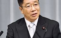安倍晋三首相の側近で厚労相への再登板となった加藤勝信氏（11日夜、首相官邸）=共同