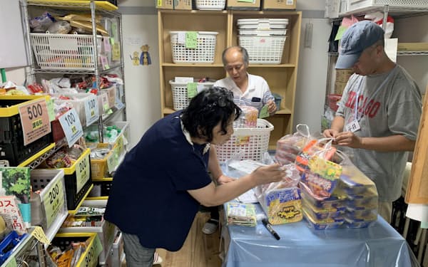 フードバンク狛江では、理事長夫妻がアパートを倉庫代わりにして運営している(東京都狛江市)
