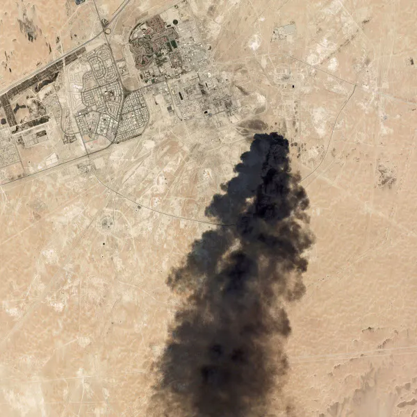 14日撮影された施設周辺の衛星画像。黒煙が確認できる=Planet Labs Inc 提供・AP