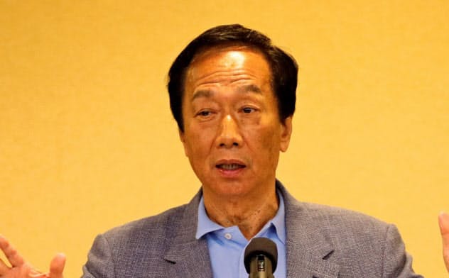 鴻海(ホンハイ)精密工業の郭台銘(テリー・ゴウ)前董事長は台湾次期総統選への無所属での出馬を探っていた=ロイター 鴻海(ホンハイ)精密工業の郭台銘(テリー・ゴウ)前董事長は台湾次期総統選への無所属での出馬を探っていた=ロイター