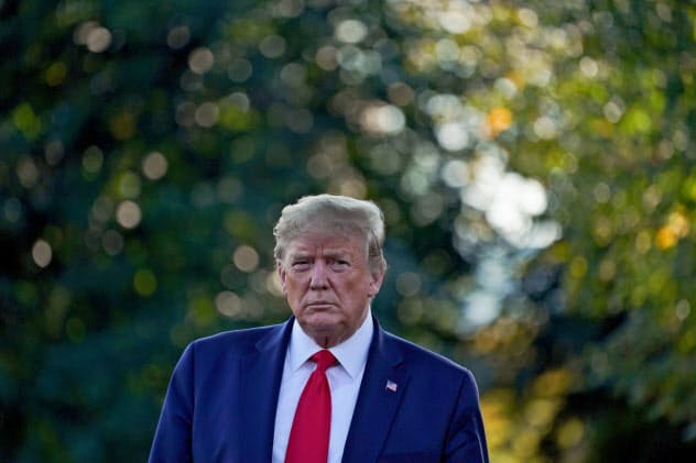 トランプ大統領は早期訪朝に慎重な姿勢を示した(16日、ホワイトハウス)=ロイター トランプ大統領は早期訪朝に慎重な姿勢を示した(16日、ホワイトハウス)=ロイター