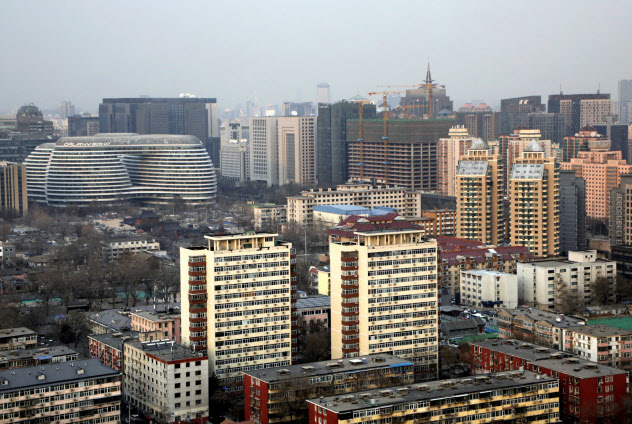 中古住宅価格は北京など「1級都市」で下落した(北京市内)=ロイター 中古住宅価格は北京など「1級都市」で下落した(北京市内)=ロイター