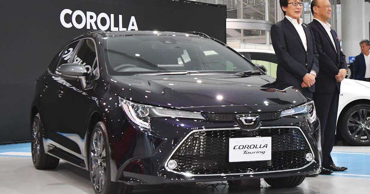 新型カローラ 3ナンバー車 に トヨタが2種発表 日本経済新聞 新型カローラ 3ナンバー車 に トヨタが2種発表 日本経済新聞
