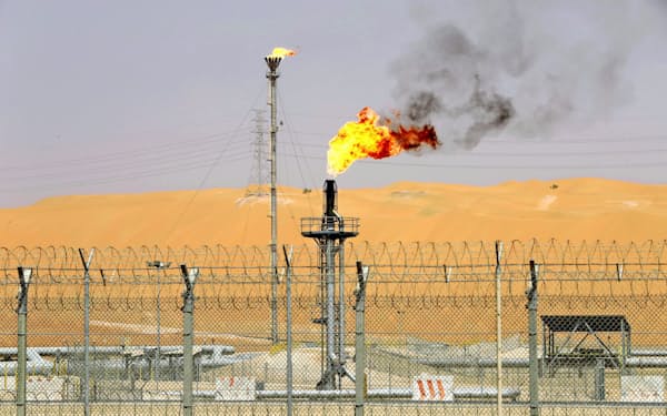 原油の備蓄や産油国の増産余地がサウジの減産分を補う（サウジアラビアの油田）=ロイター
